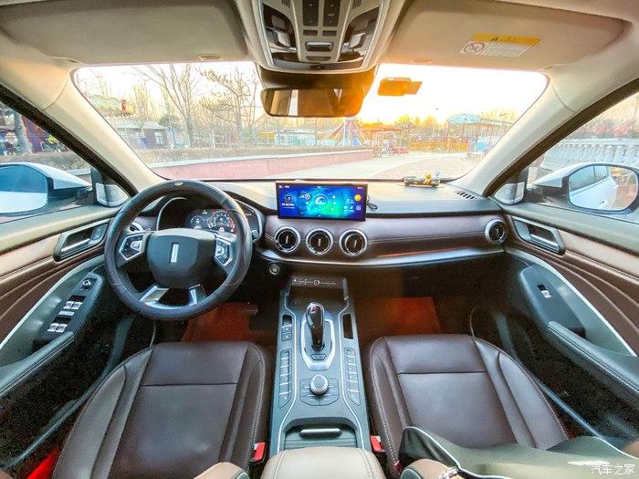 全景看看vv6的内饰造型,我一直的评价就是精致豪华!