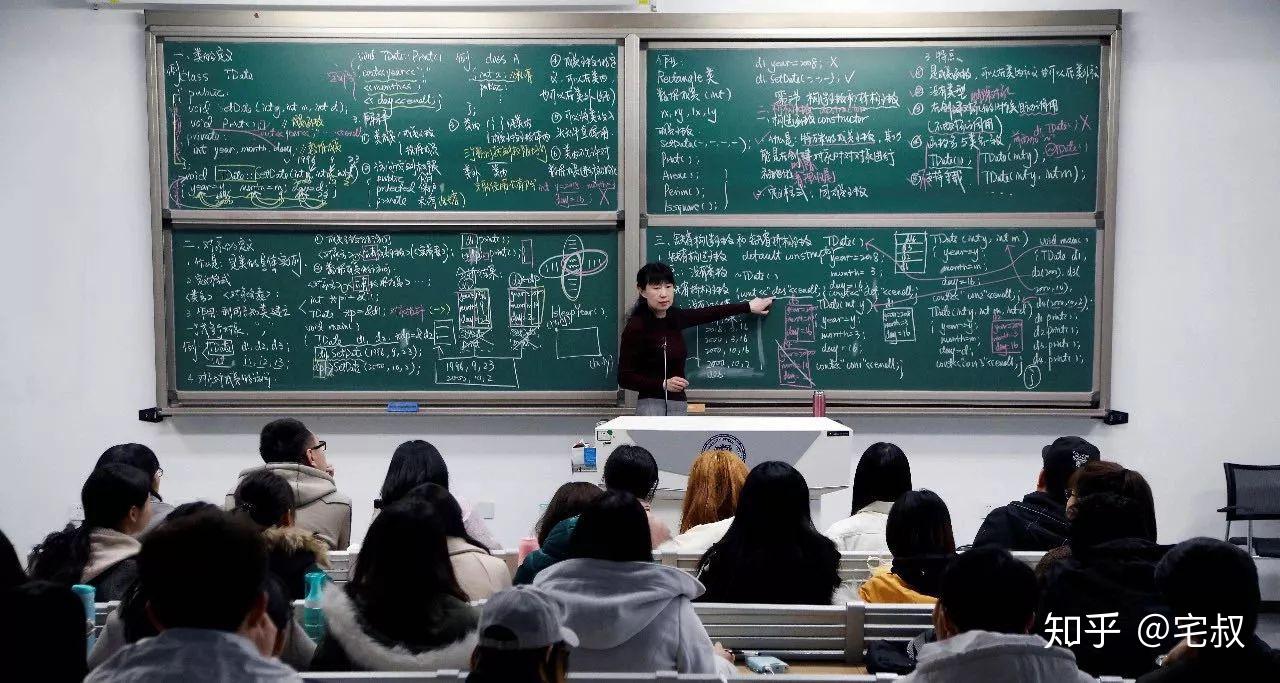 好奇你们大学老师上课写板书吗