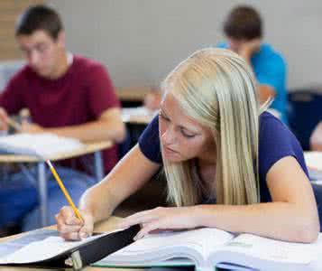 法国高考作文都在写什么?对比一下,中国的作文