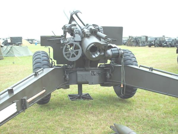 美国的m114 155毫米榴弹炮