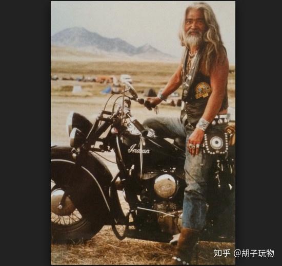 机车骑手的豪迈浪子气质让他们选择了粗犷狂野的银饰