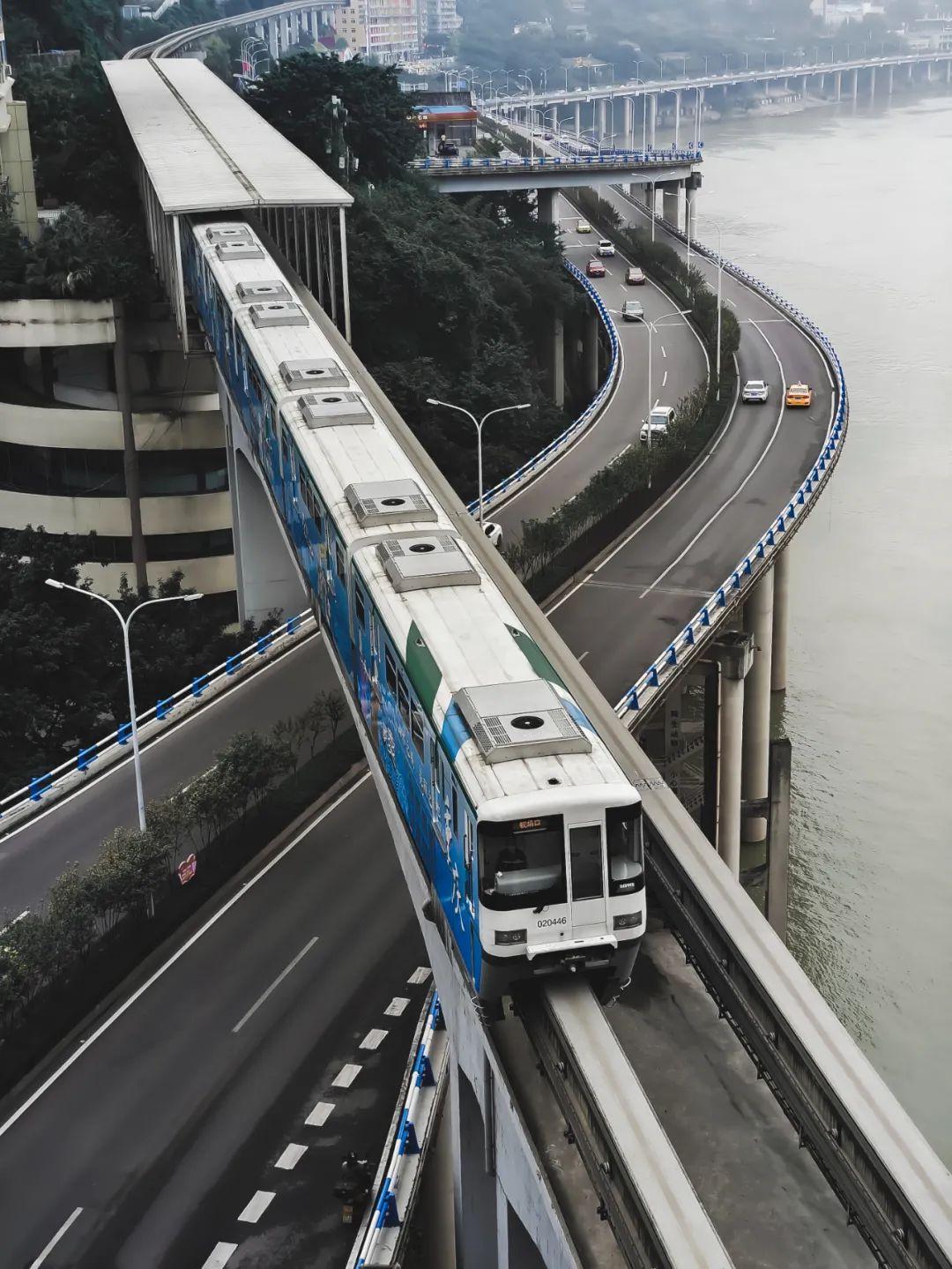 从23楼跳下去没事重庆真是座8d魔幻之城