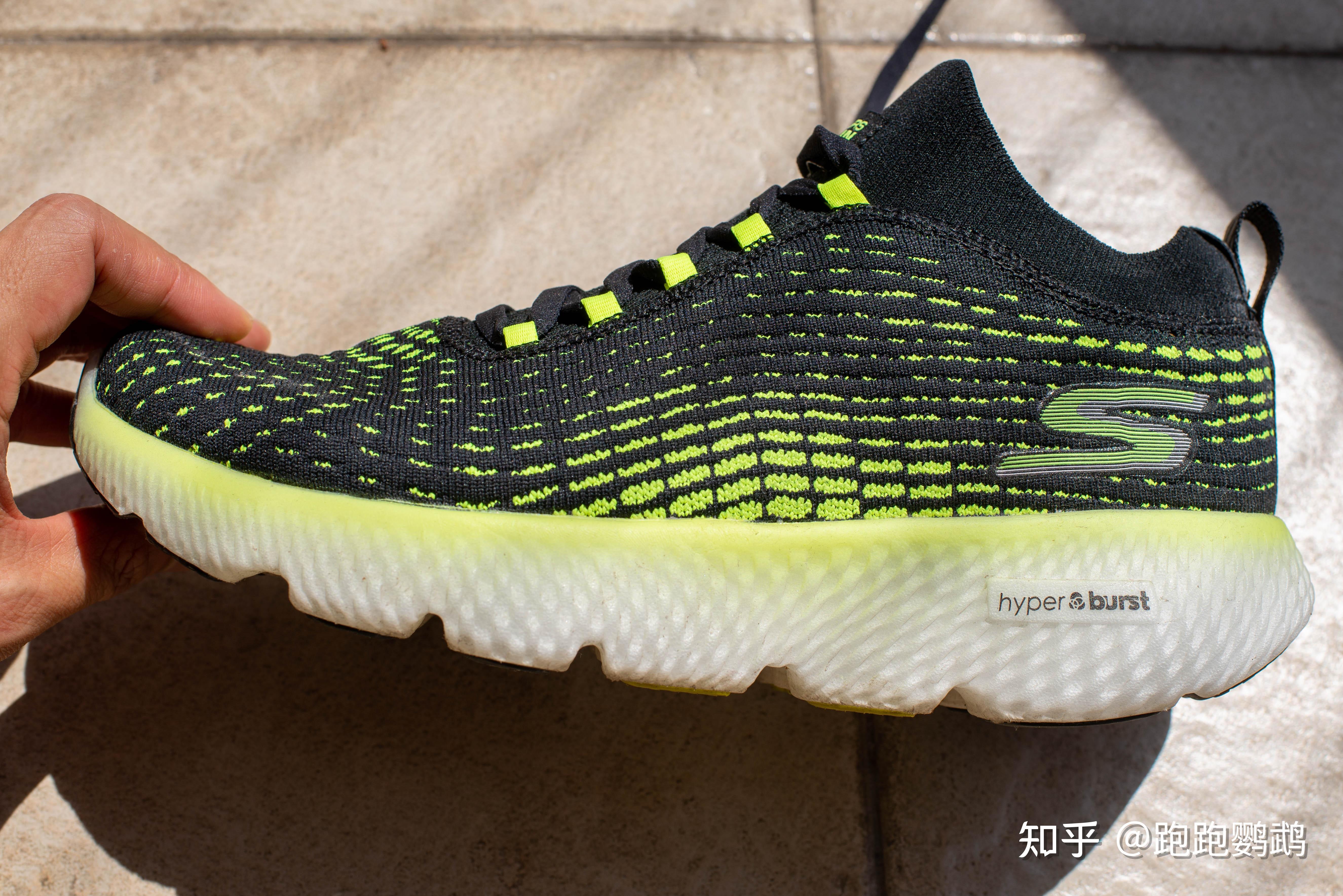斯凯奇跑鞋可能是最关注前掌跑法的跑鞋品牌文末附6种跑鞋绑带方法