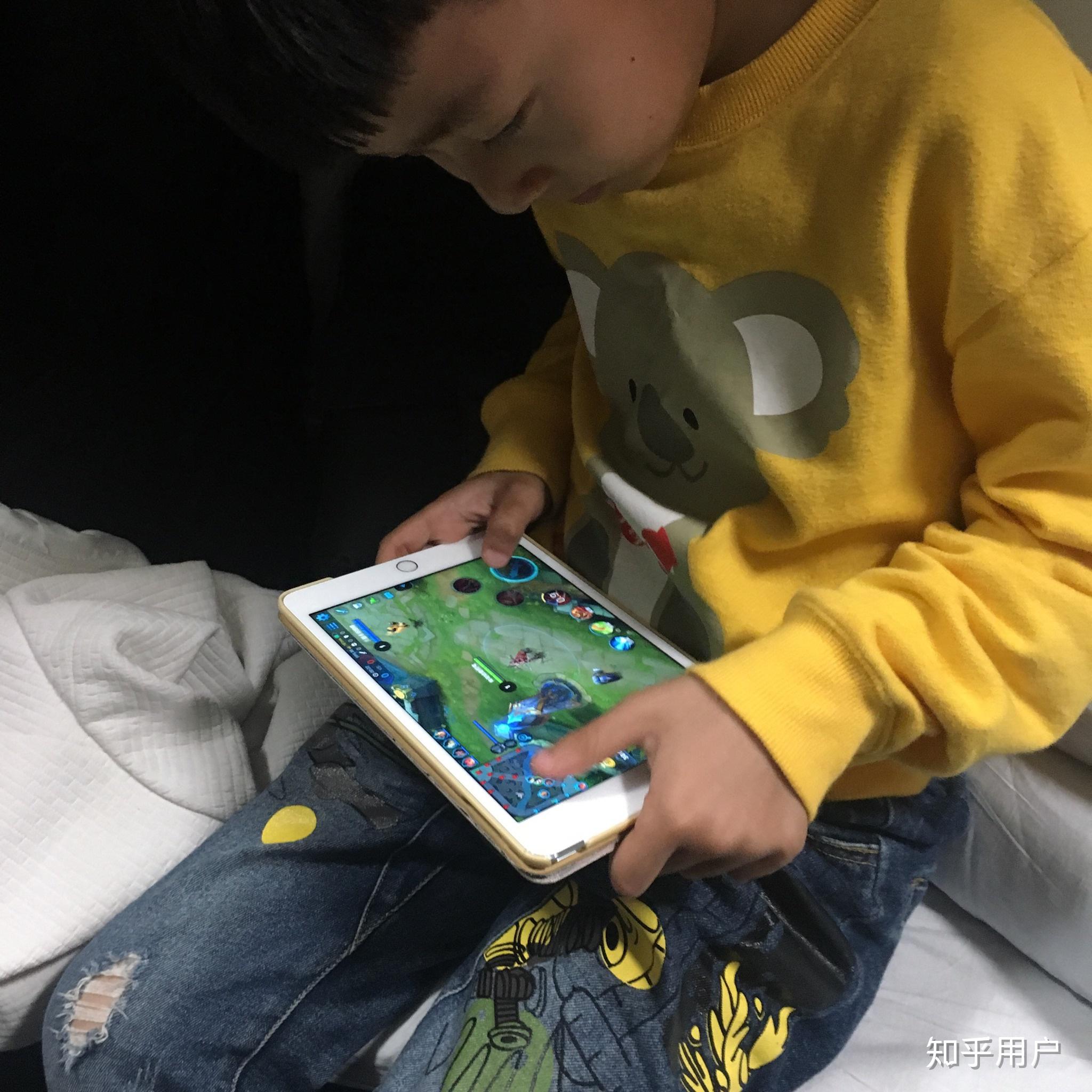 如何评价王者荣耀里的小学生?