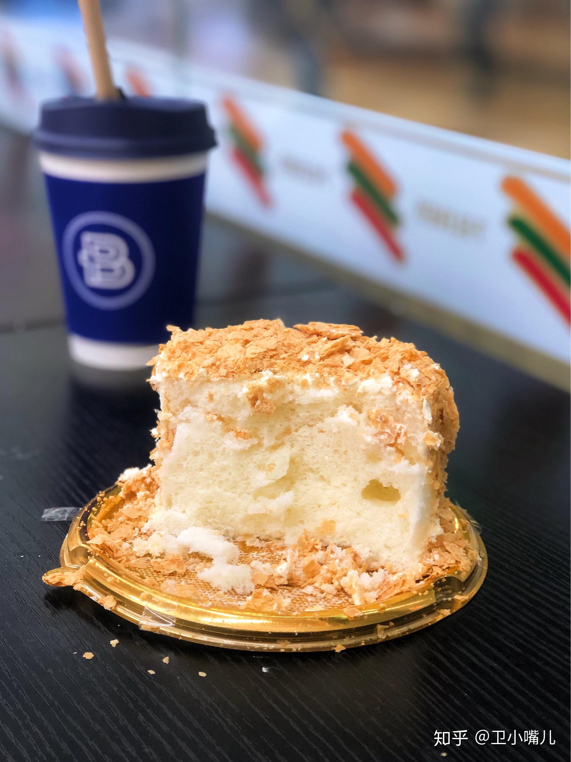 是清新的柠檬味,不像是甜品,更像是一个面包,没想到和法颂的联名竟然