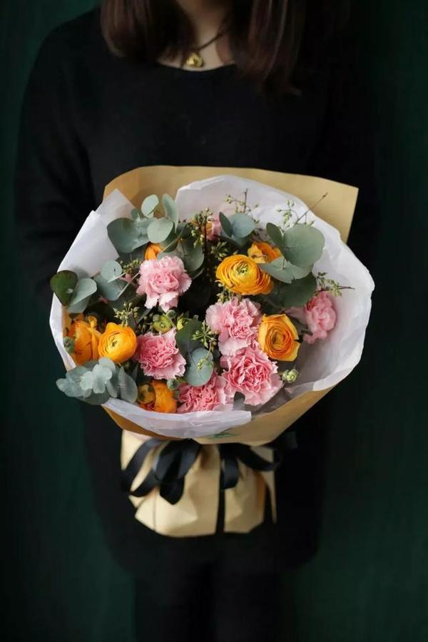 束鲜花呢?可是你知道教师节送什么花才能表达对老师的教育之恩吗?1康乃馨