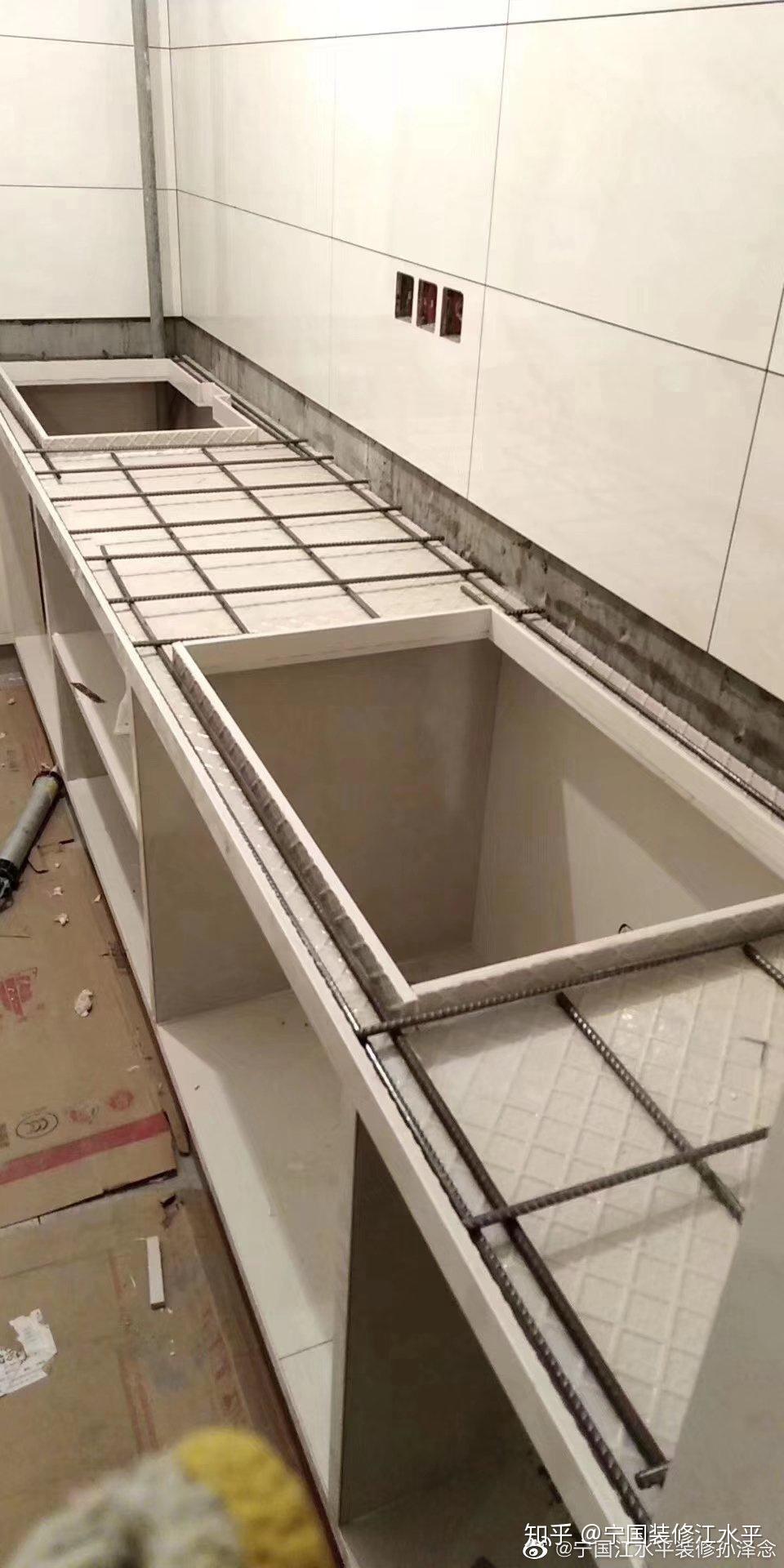 常见的柜体有板材,铝合金,瓷砖,大理石,板材又分为密度板,颗粒板,生态