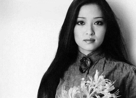 呆呆兽出品女神系列之绝代美梦云深处 胡茵梦 知乎 呆呆兽出品女神系列之绝代美梦云深处 胡茵梦 知乎