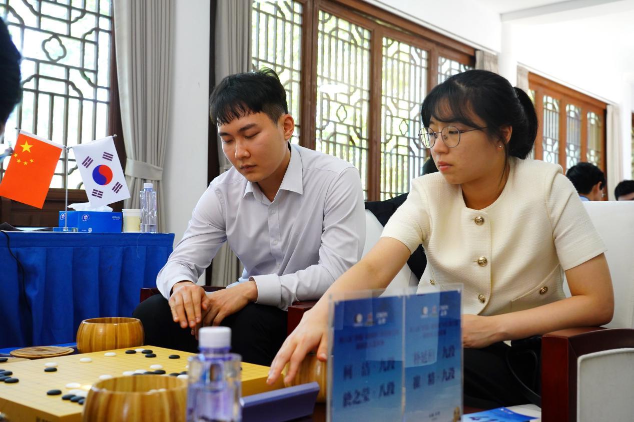 中日韩三国围棋名人混双赛柯洁於之莹痛失好局,李轩豪李赫与朴廷桓