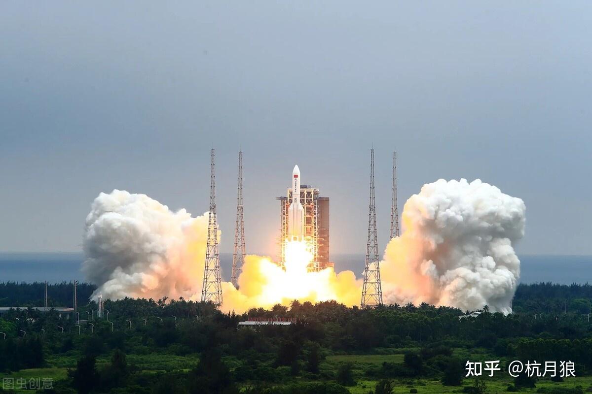 中國神舟十三號宇宙飛船返回地球完成停留半年的宇宙空間站任務