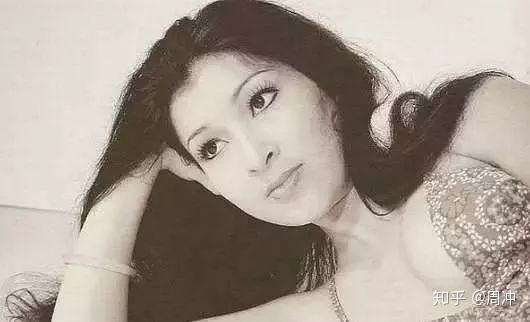 李丽华这样的正剧演员,也有郑佩佩,惠英红之类的武打女星,更有像狄娜