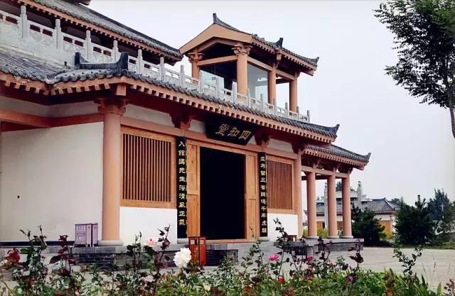 祠堂所在地潼关县高桥乡四知村,祠园共分为祠前区,祠院区,墓园区三个