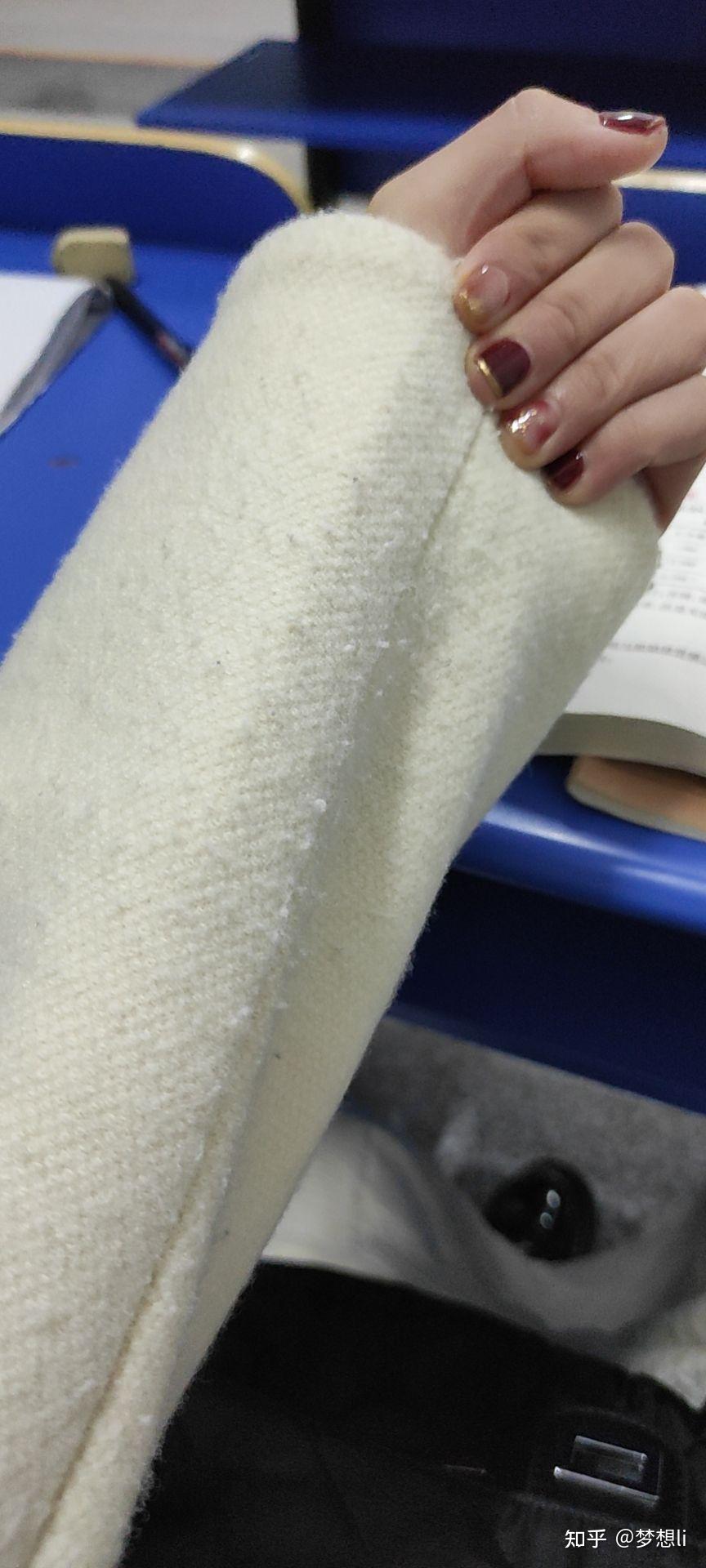 新买的毛呢外套穿第一天就起球严重老板以衣服起球不是质量问题拒绝