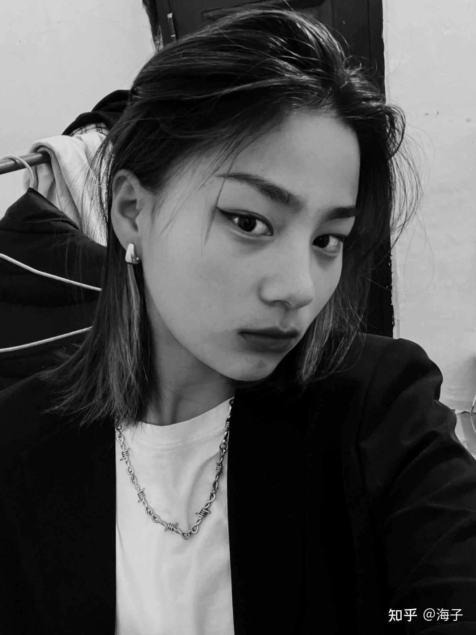 少年感短发女圆脸 v2-e385771d64f2594d82febb0e1e152301_r.jpg