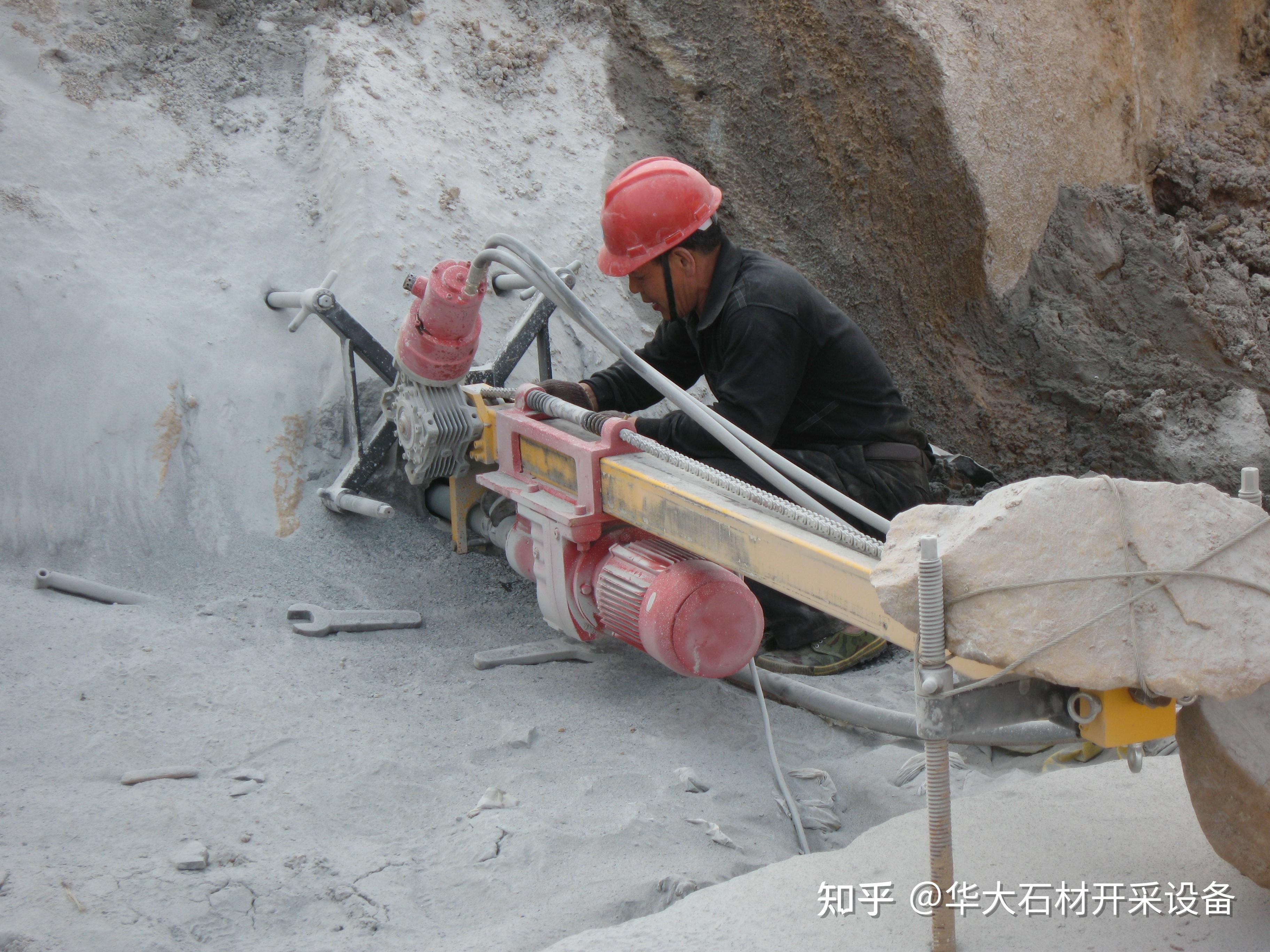 石材矿山开采主要运用什么设备