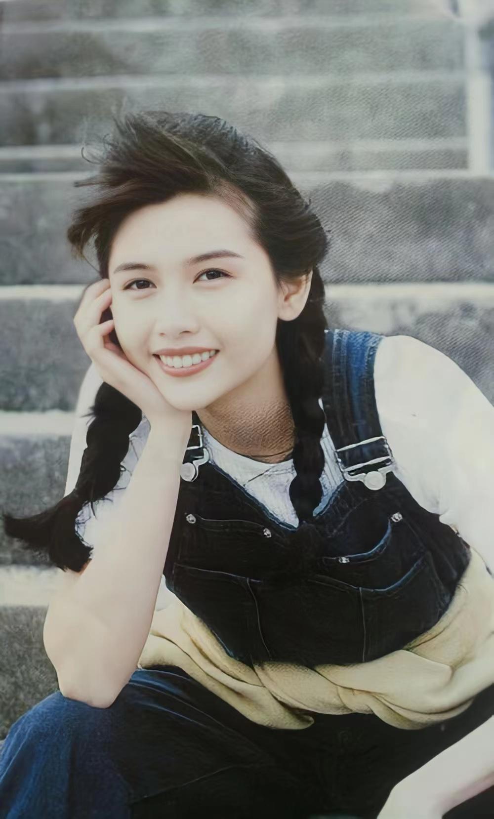 各位有没有邱淑贞的美照