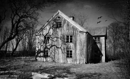 正是华灯初上,大雨滂沱,宁若雨站在一座豪宅门外,身上被雨水打湿,冷得