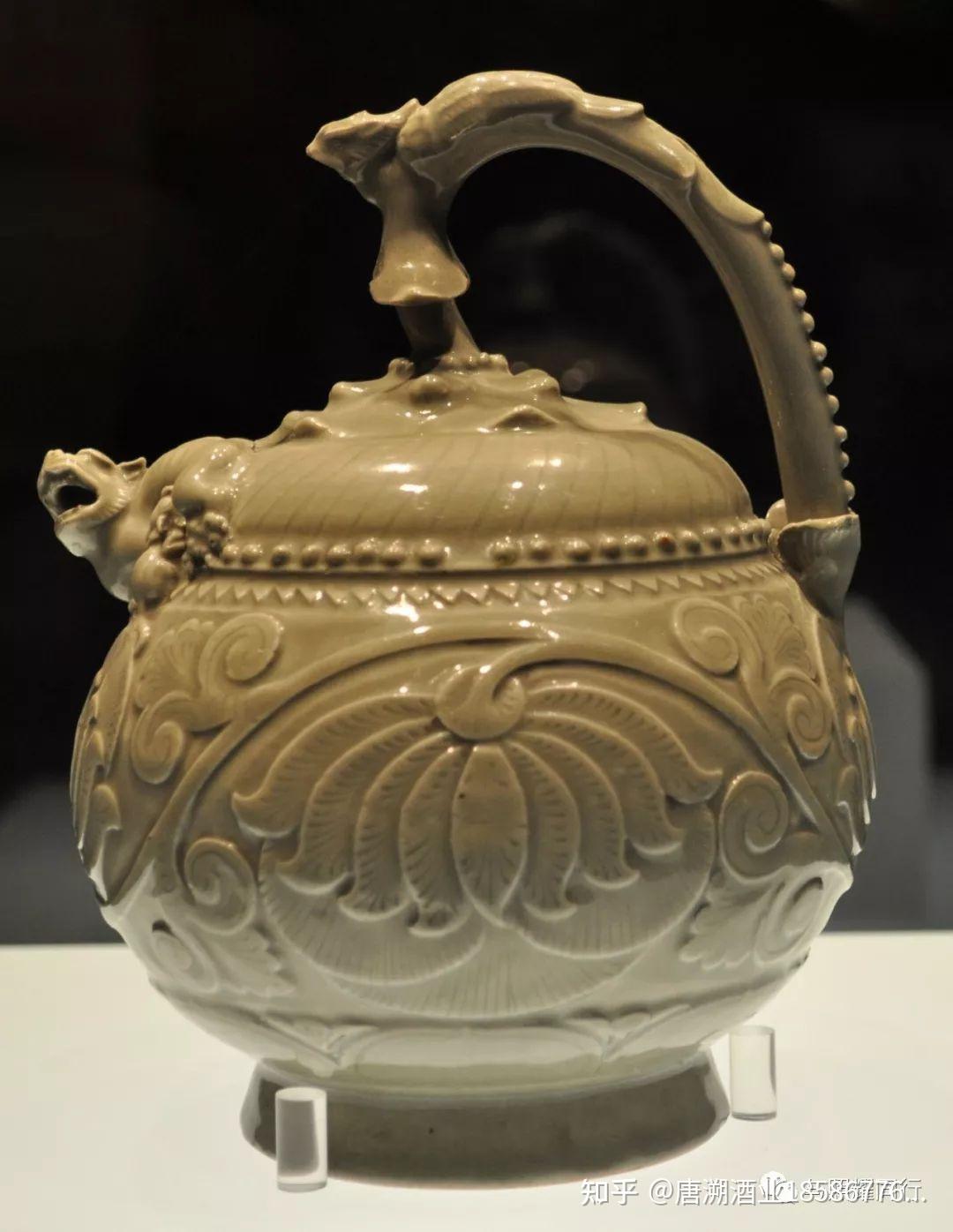 短暂分裂的光辉五代十国时期酒器耀州窑青釉刻花提梁倒流壶