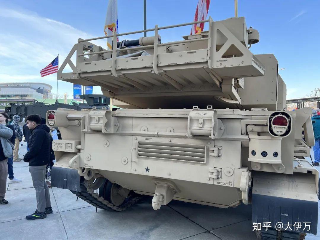 美军正式新轻坦M10“布克”!和中国的15式轻坦相比,性能很差? - 知乎
