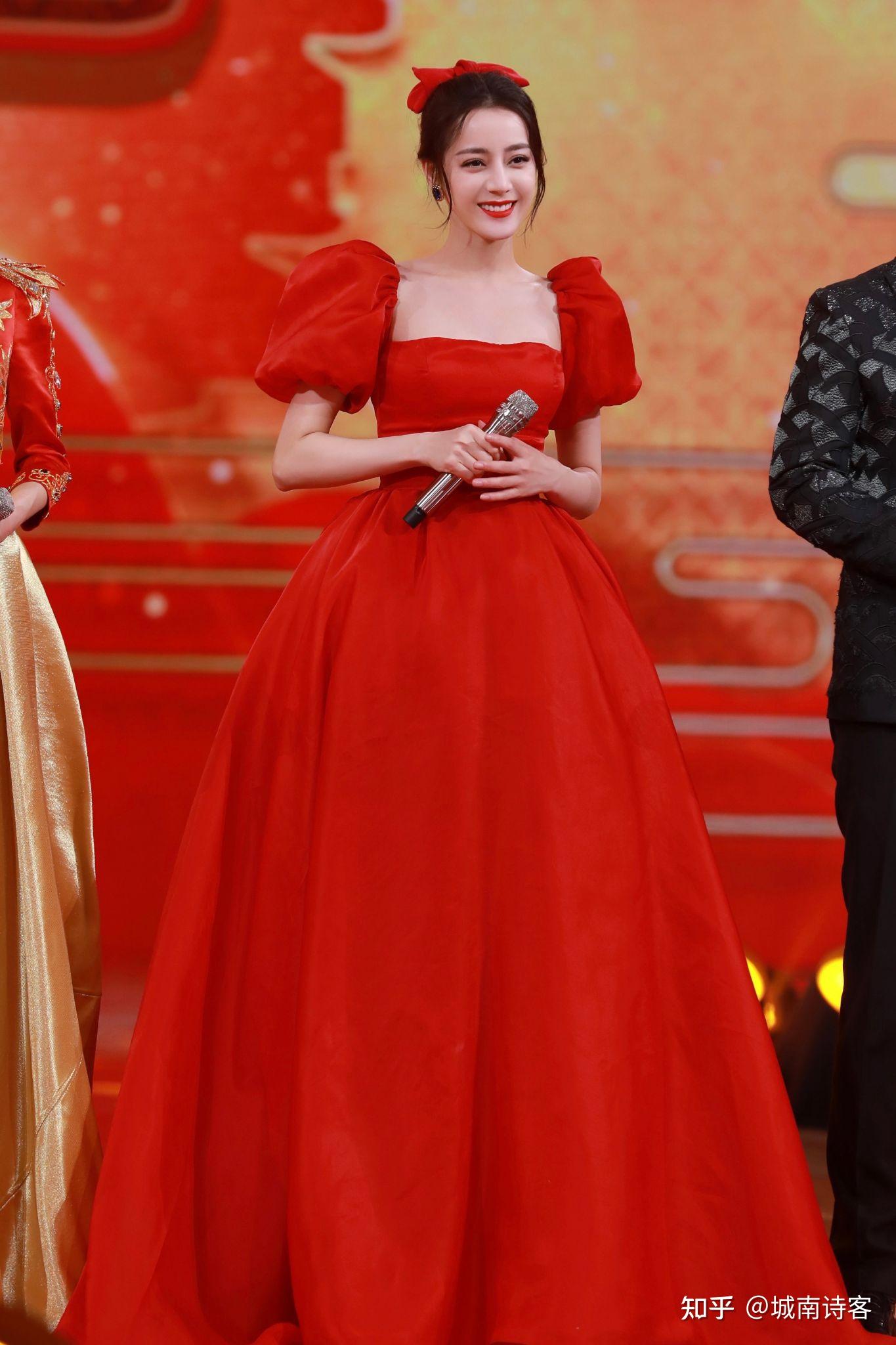 2021牛年春晚迪丽热巴的衣服造型,你有何看法?