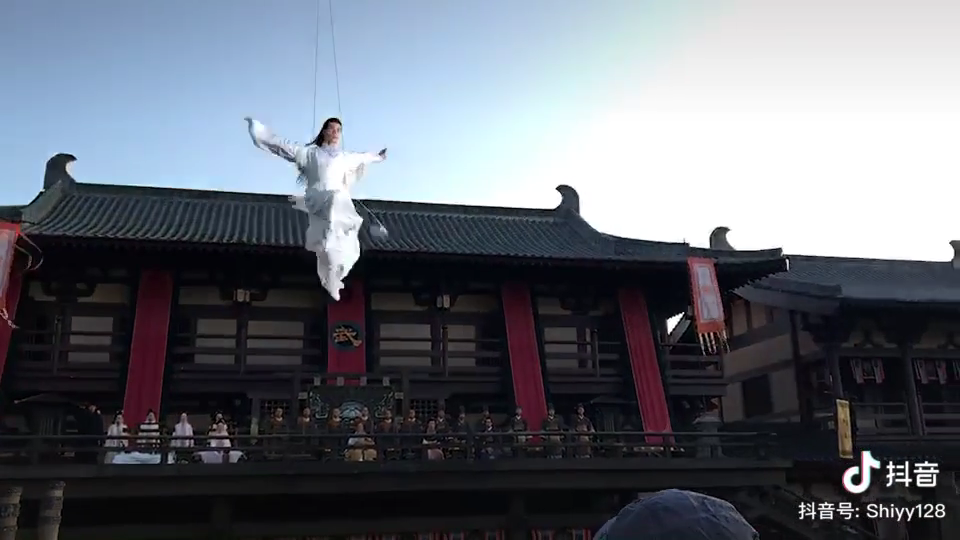 怎么看罗云熙这个威亚?