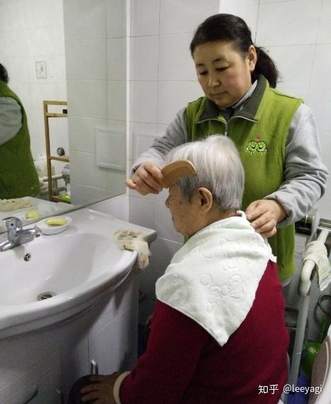 北京住家保姆陪护老人具体工作是什么?来看看专业的做法