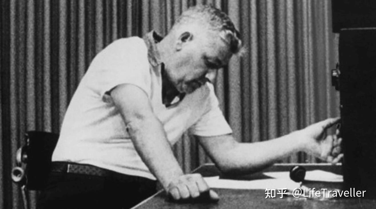 milgram experiment(米尔格拉姆实验)由是耶鲁大学心理学家stanley