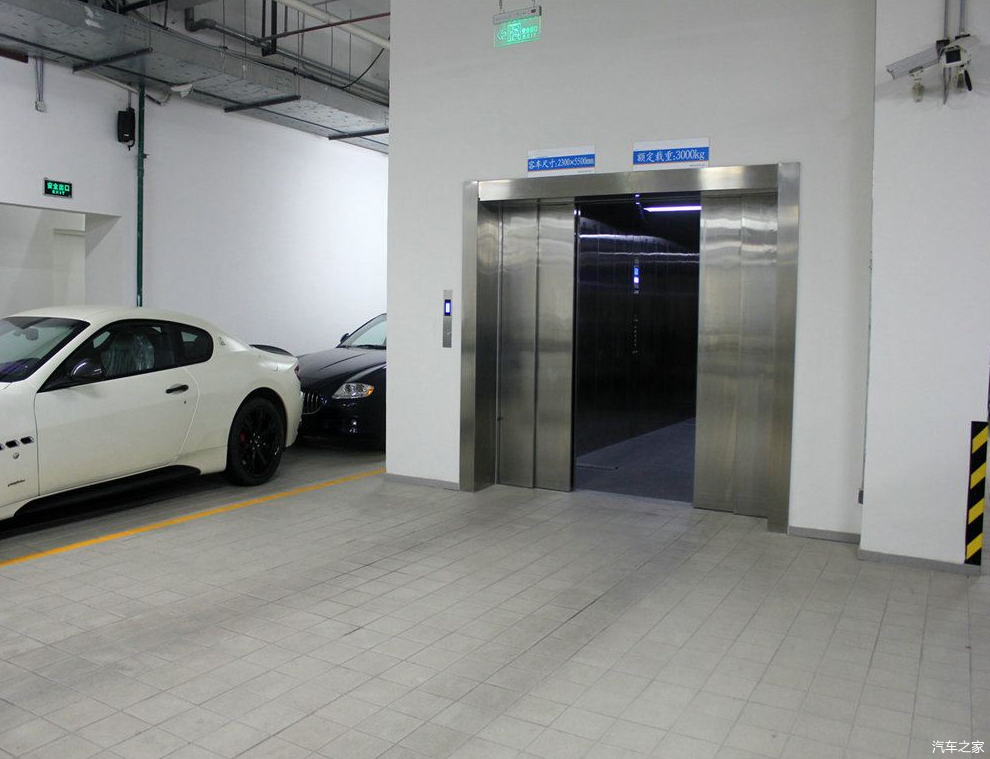 小区停车场都做过防水措施,地下也有排水系统,但是不怕一万就怕万一