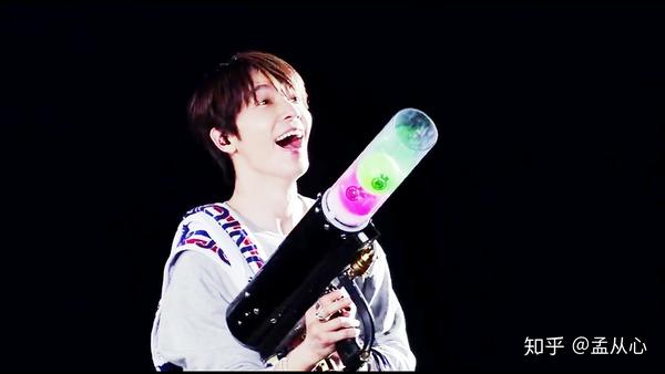 李东海的哪些图片或者gif让你觉得惊为天人?