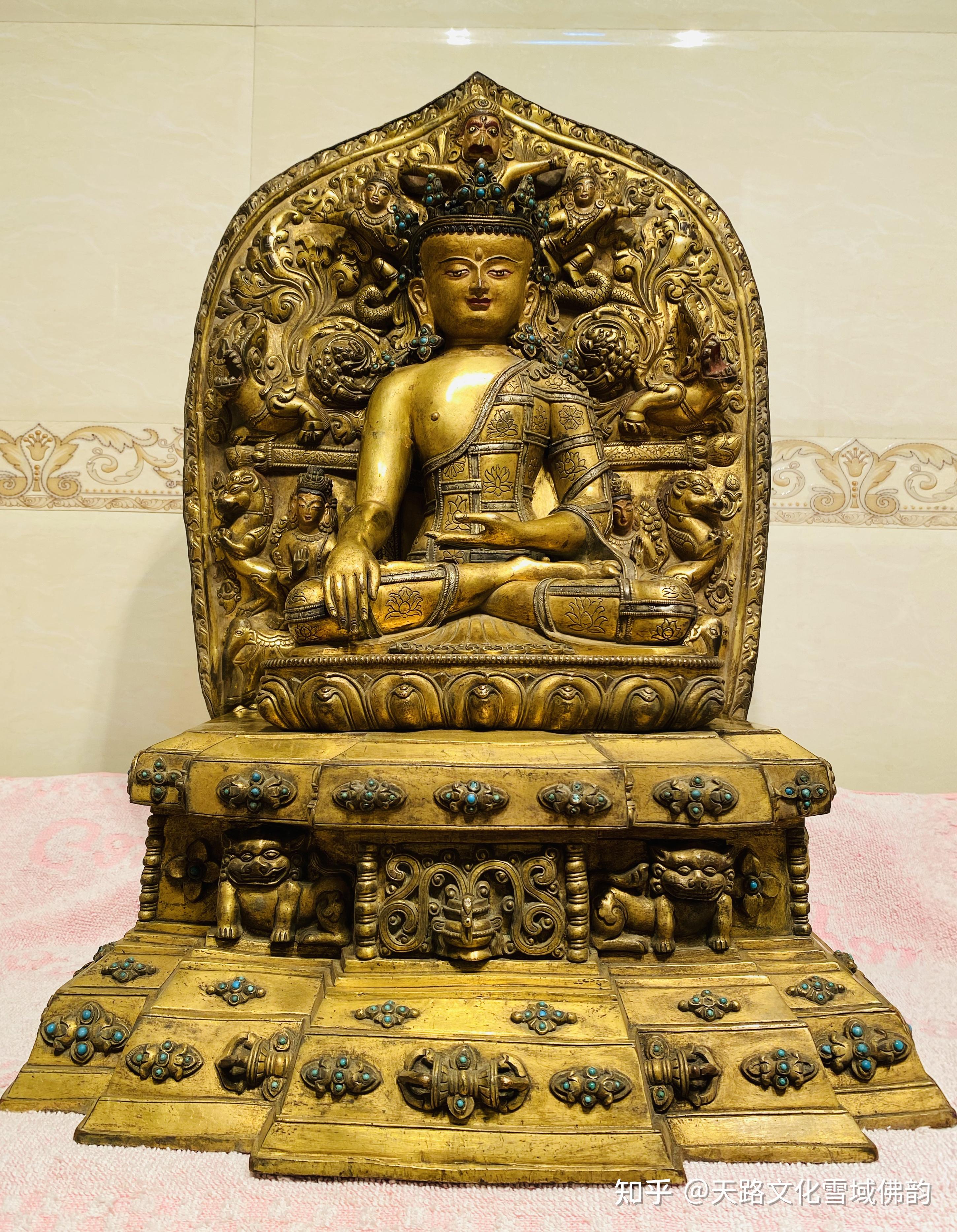 十四世纪铜鎏金释迦牟尼宝冠佛造像