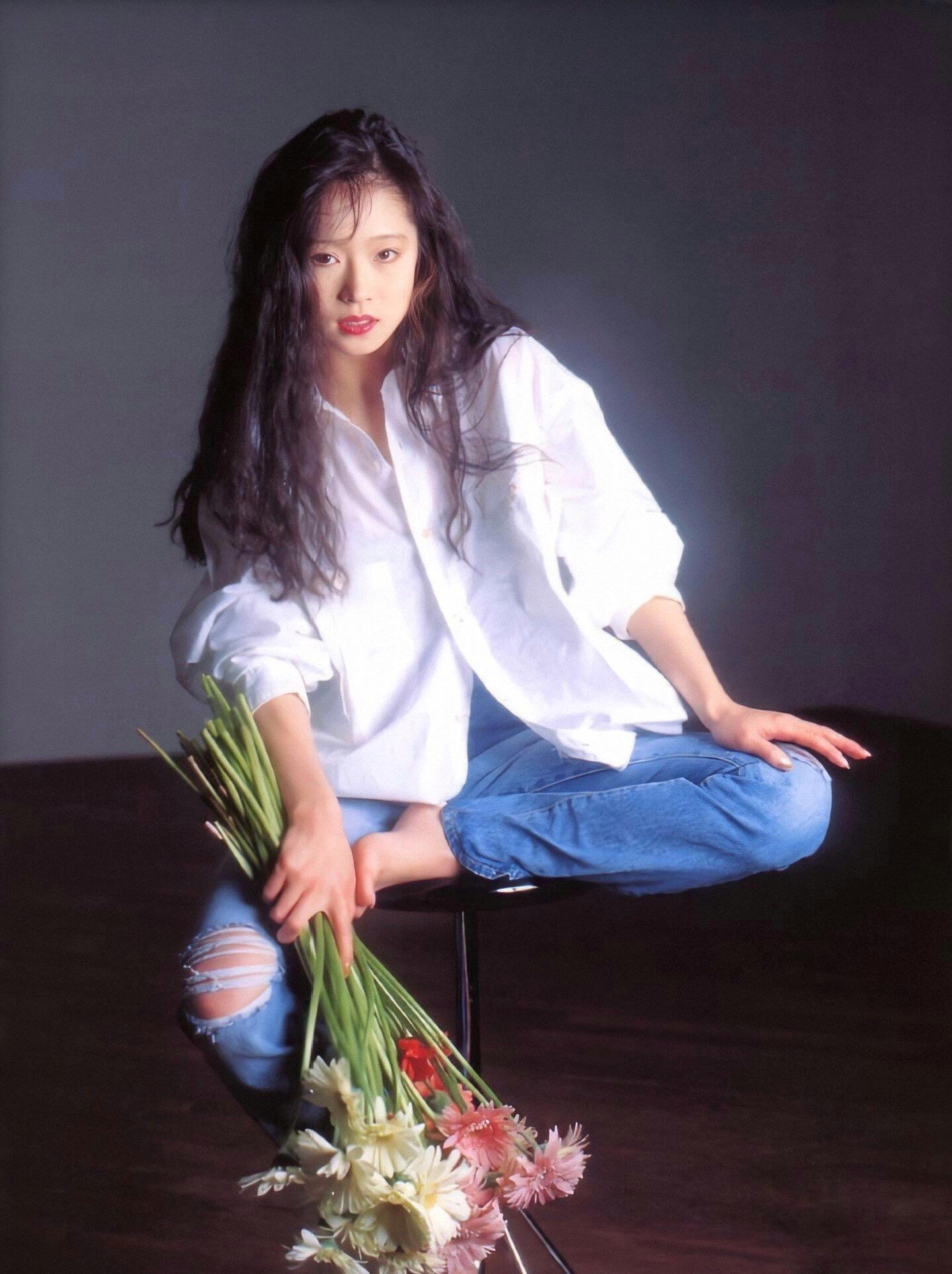 有没有中森明菜高清超清适合做壁纸的图片