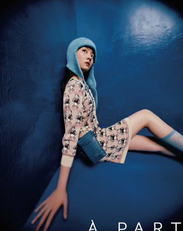 黄多多的气质简直绝了最新杂志造型超乎你的想象继承妈妈基因