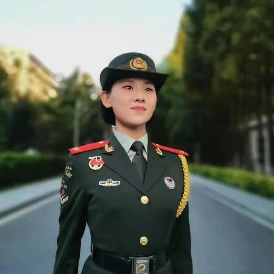 戴口罩的女兵图片