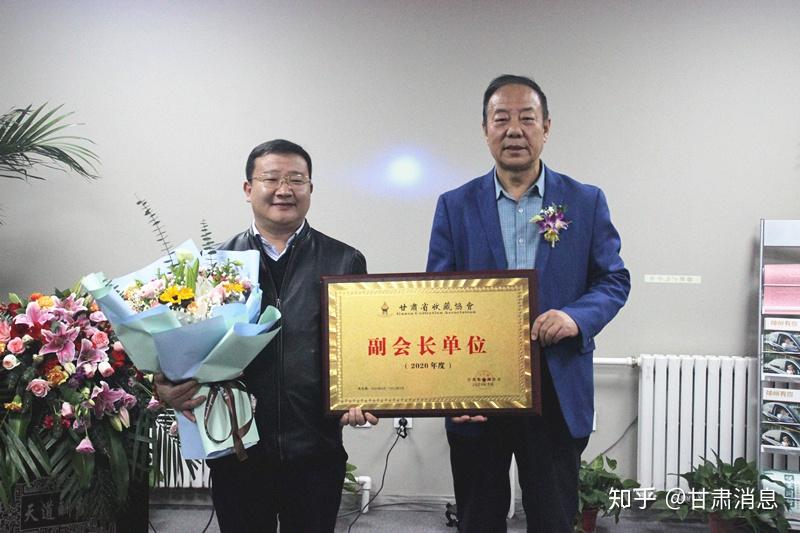 授牌仪式上,甘肃省收藏协会会长刘世杰对于兰州优驾成为甘肃省收藏