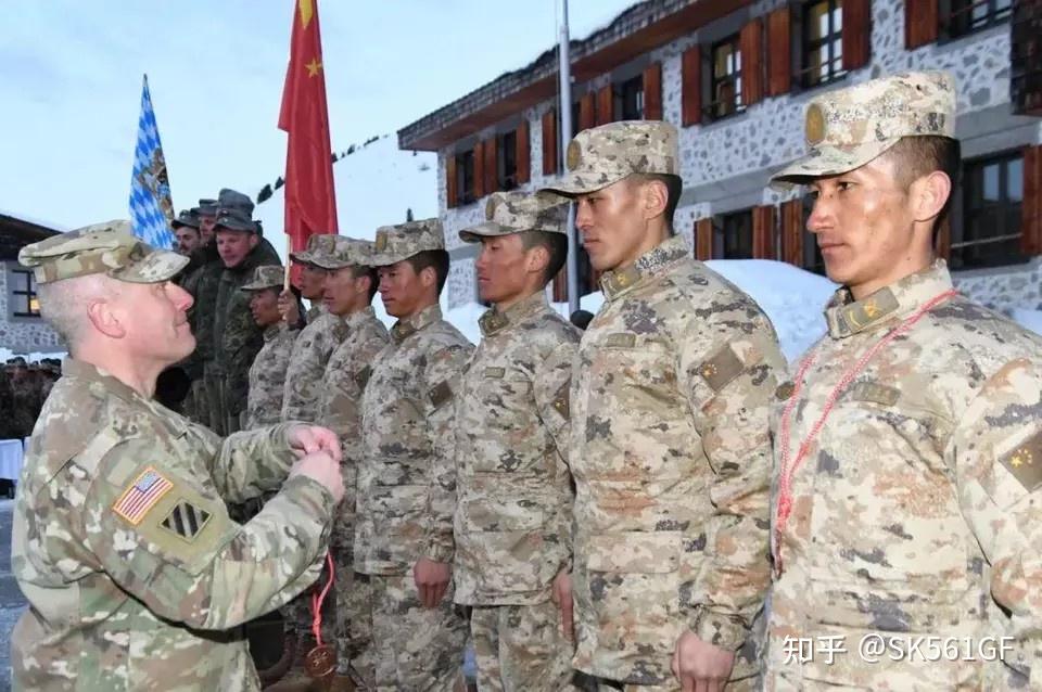 为什么美国大片里的兵看起来科技感十足而国内的看起来就没那么威武？