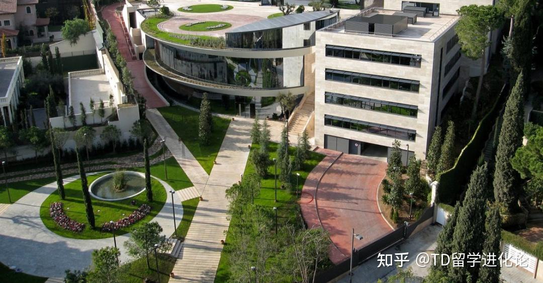 iese商学院1958年初建于西班牙巴塞罗那,是navarra大学的商学院.