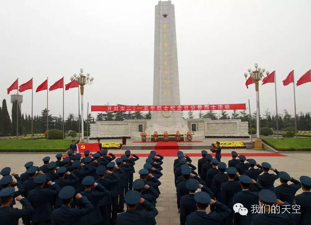 傘徽,傘刀,降落傘……這些飽含空降兵特色的文化符號,在凝聚力量共識