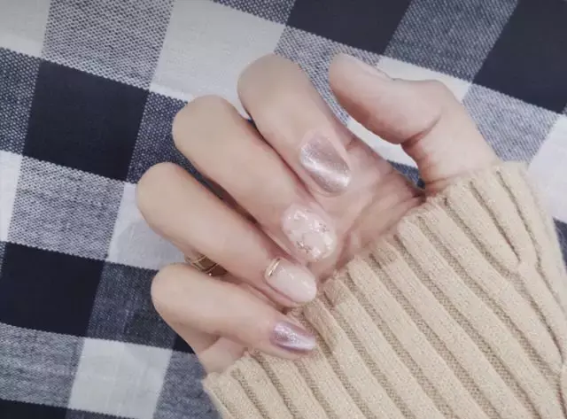 这里可能是最全的新年美甲集合了-新年美甲图片2021简单大方红色衣服