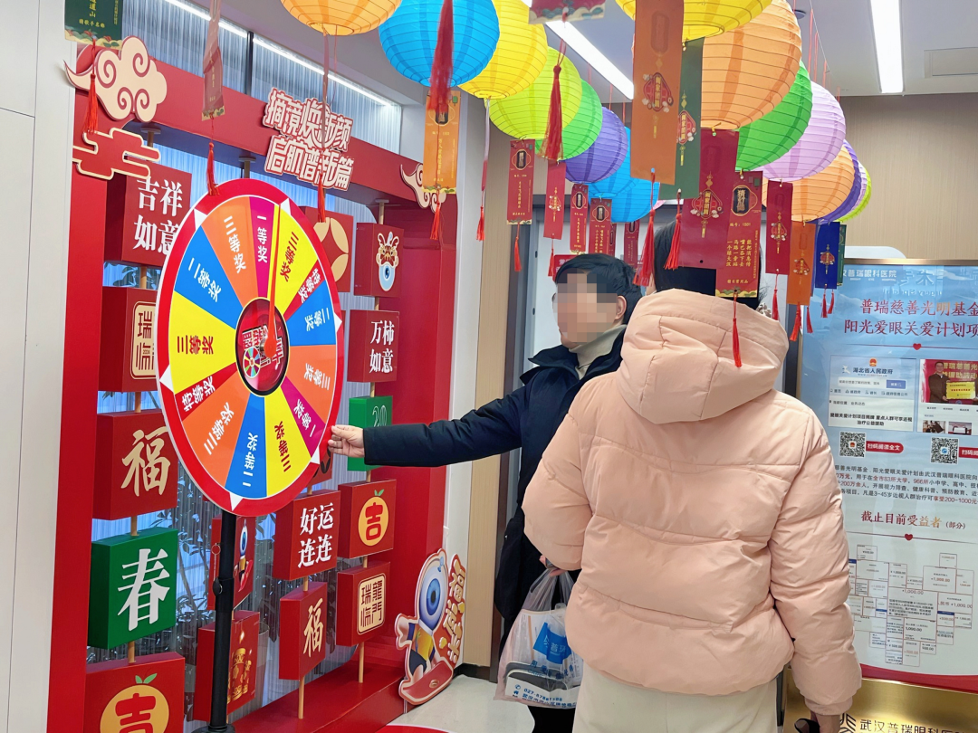 幸运大转盘夹"元宵"同时现场还有夹"元宵",幸运大转盘,抽红包等活动