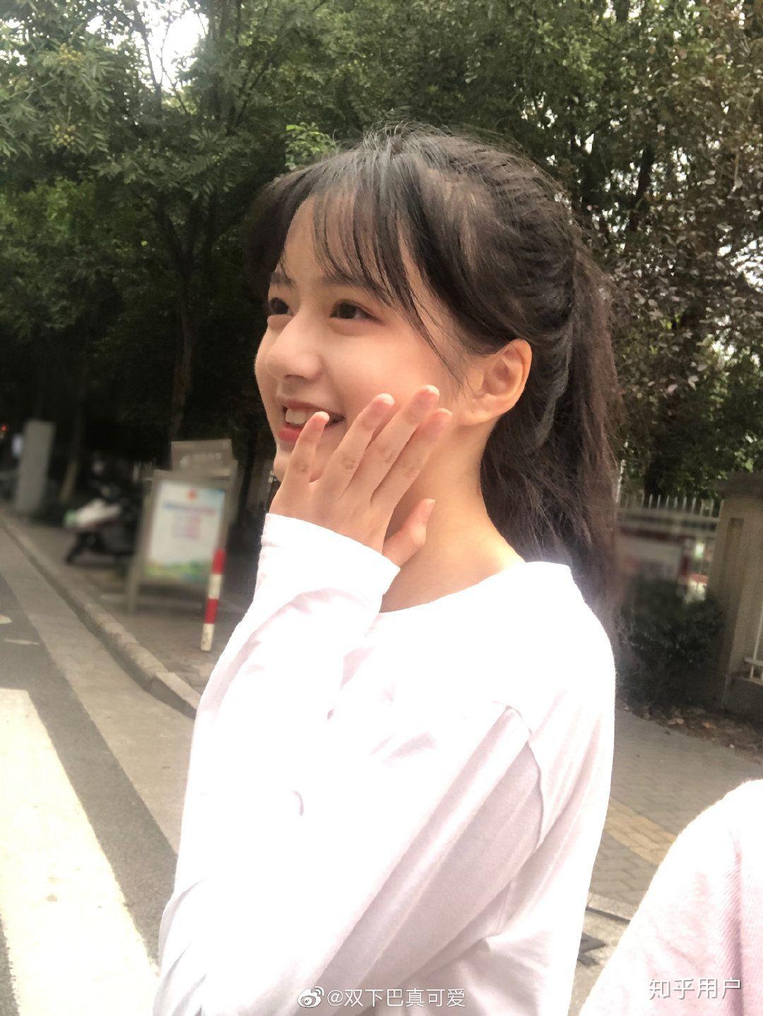 有哪些可爱女生的素颜照