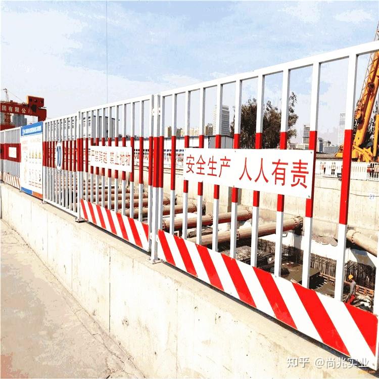 基坑临边防护栅栏黄黑色围墙建筑护栏箱变安全围栏