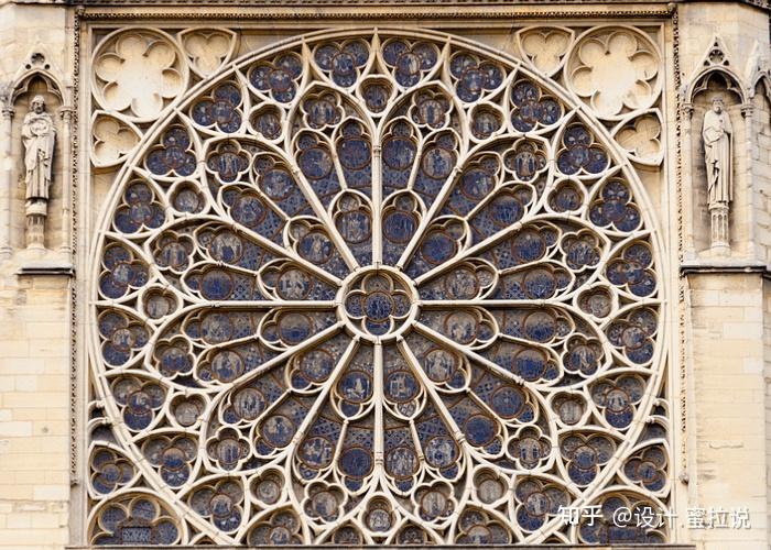玫瑰花窗作为哥特式建筑的的显著特色之一,成为装饰的重点,在很多
