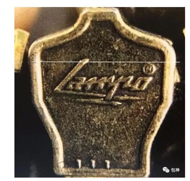 lampo 拉链看背面的刻字,这个"r"永远不会超过"l"的最上方.