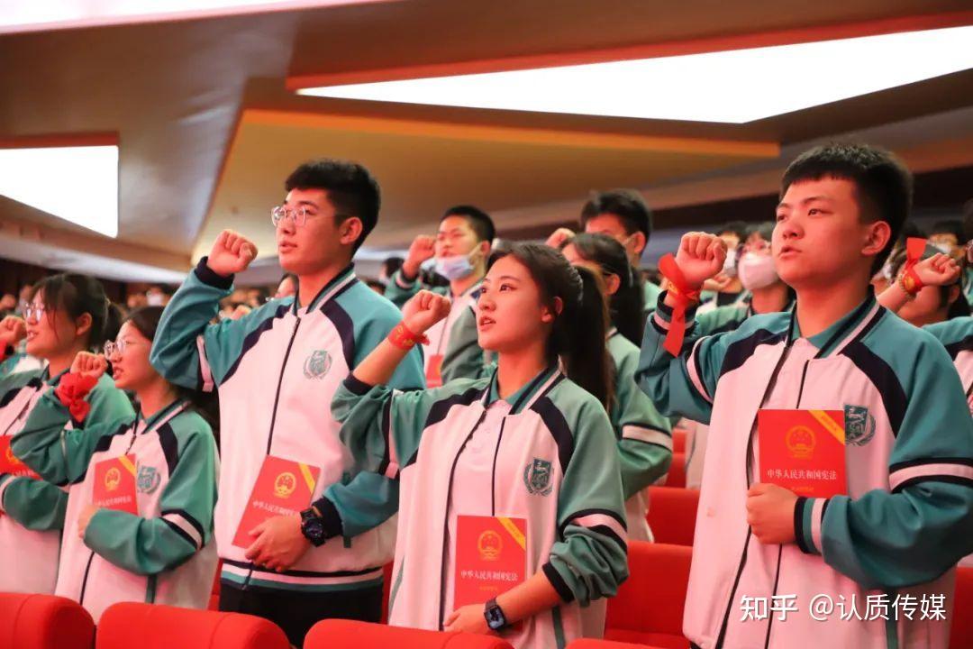 青岛通济实验学校2022届高三学子毕业暨成人典礼精彩回眸