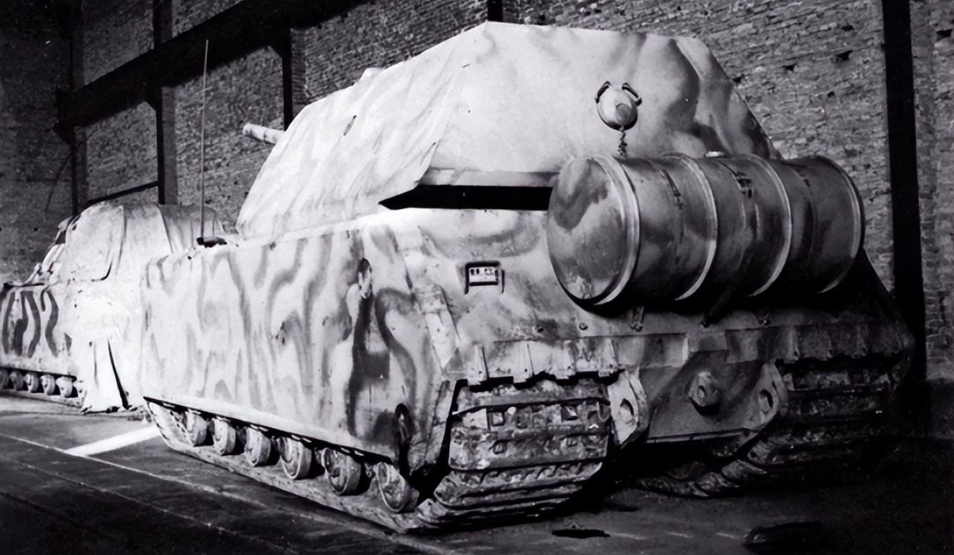 鼠式坦克:重约3辆虎式,外壳炸不坏,德军却吐槽:开它就是送死