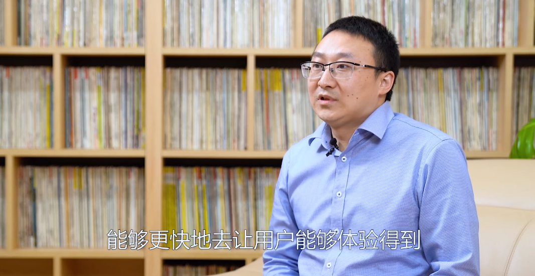 maxhub总裁刘洋打叉广告牌广告说了不算好产品自己会说话