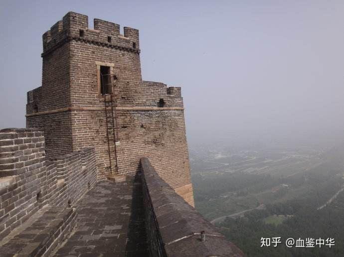 实敌台是内部夯土的实心敌台,虚敌台就是内部保存作战空间的空心敌台