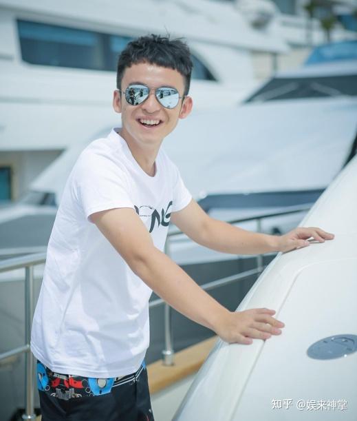 长相平平的董子健半路出道却能爆红全国细扒发现背景不简单