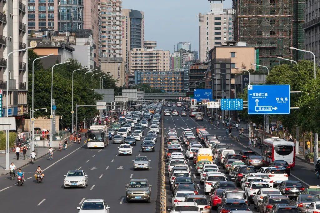 中国汽车最多的城市为什么是成都