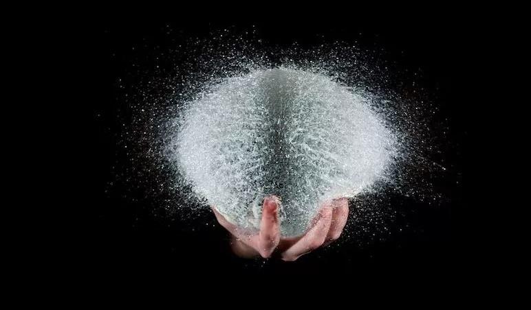 拍照怎么把背景模糊化 v2-e6c3a859507bfd7bc96dff07517845e0_1440w.jpg?source=172ae18b